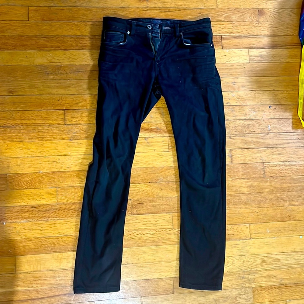 Black form fitting jeans